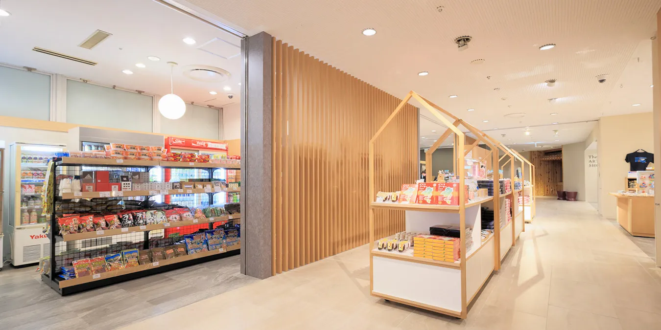 Shop & Gallery