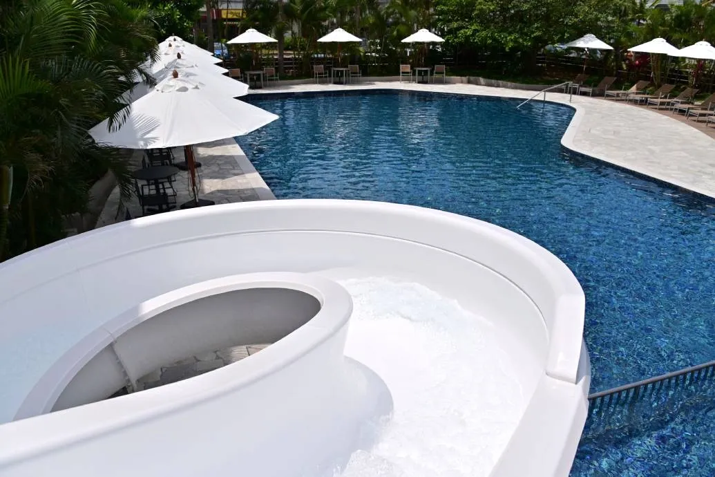 Our extensive facilities, including a swimming pool, Public Bath, coin laundry, spa, and shops, will make your stay on Ishigaki Island even more comfortable.