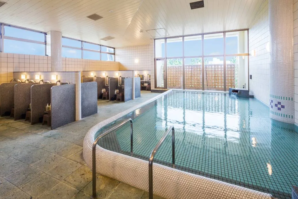 Our extensive facilities, including a swimming pool, Public Bath, coin laundry, spa, and shops, will make your stay on Ishigaki Island even more comfortable.