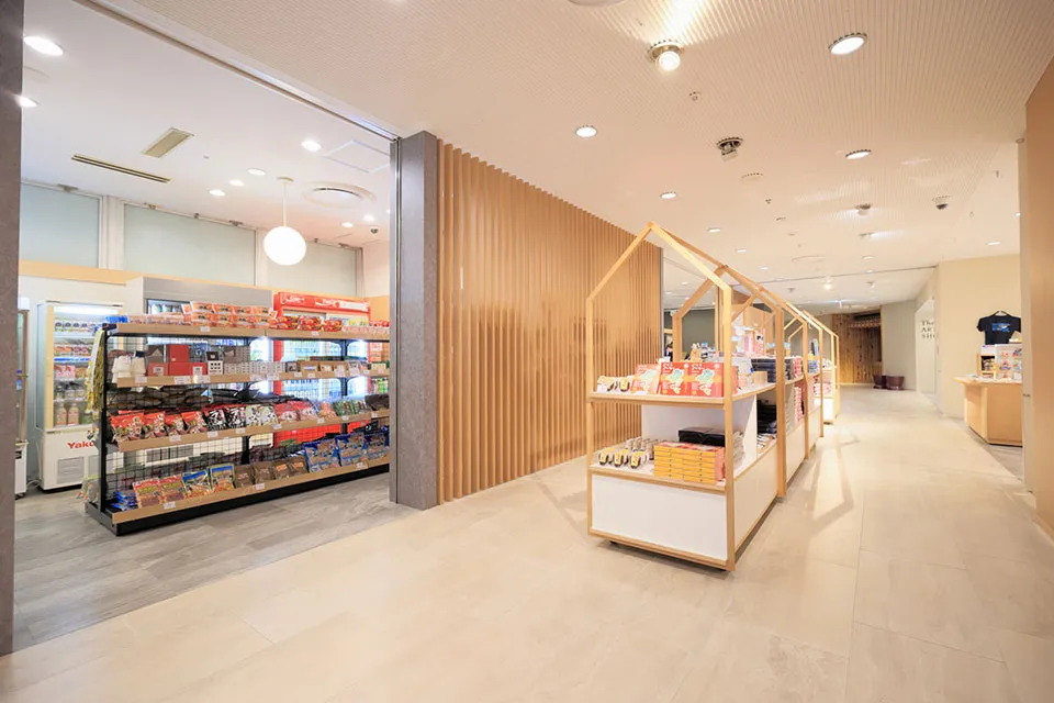 Shop & Gallery